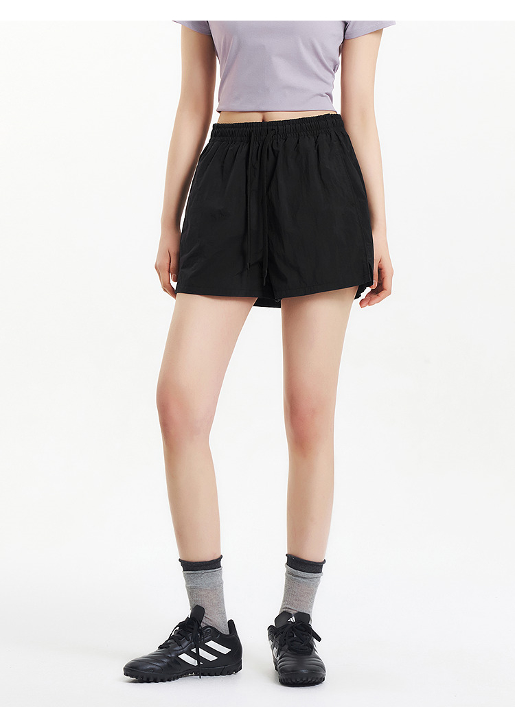 黒パンツ リラックスウエスト ショートパンツ