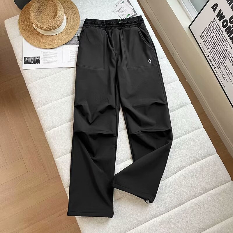 黒パンツ ゆったりシルエット リラックスチノパン