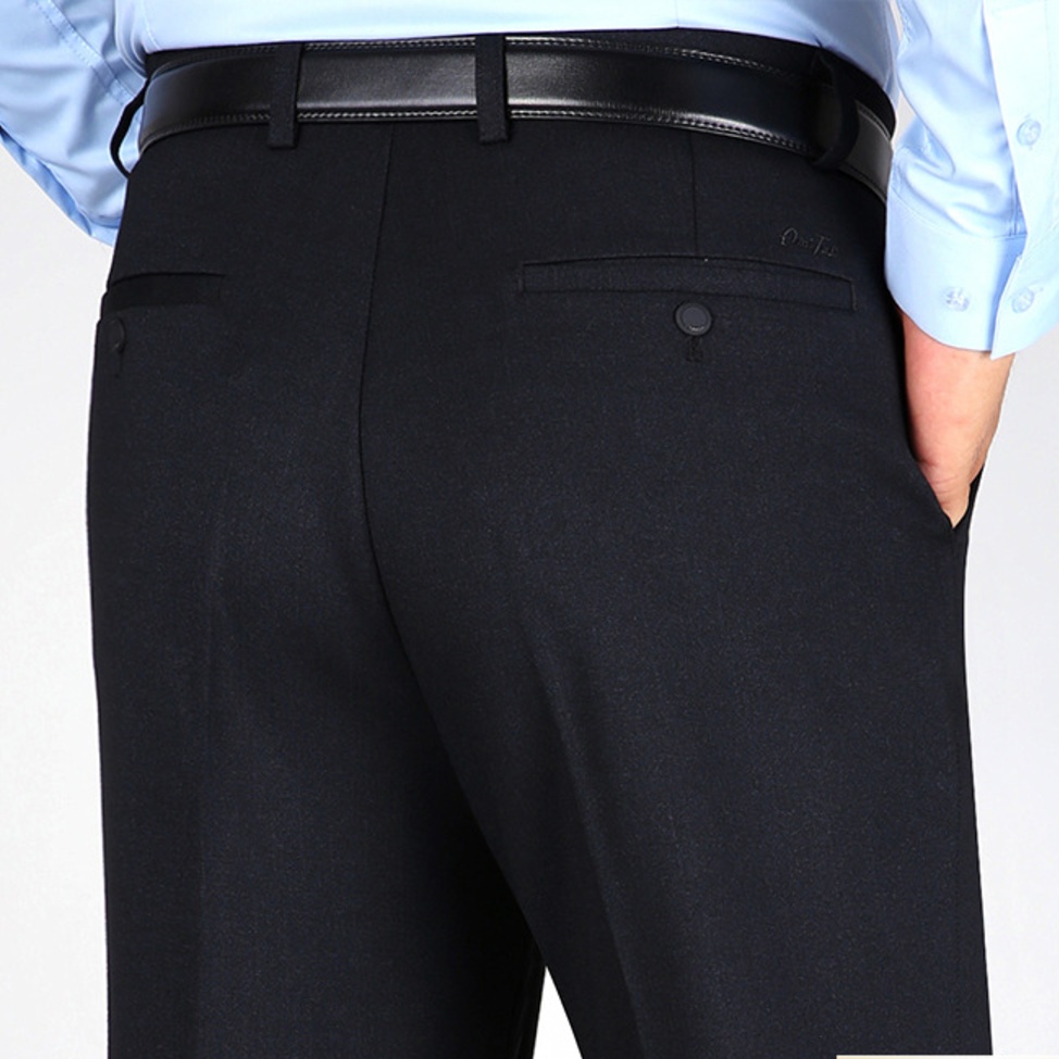 黒パンツ 美しいシルエットのビジネススラックス