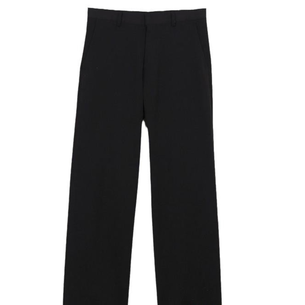 黒パンツ ストレートシルエット リラックススラックス