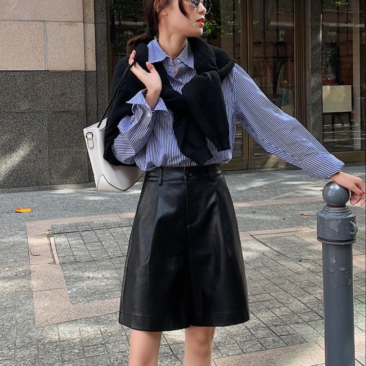 黒パンツ タックデザイン ワイドショート