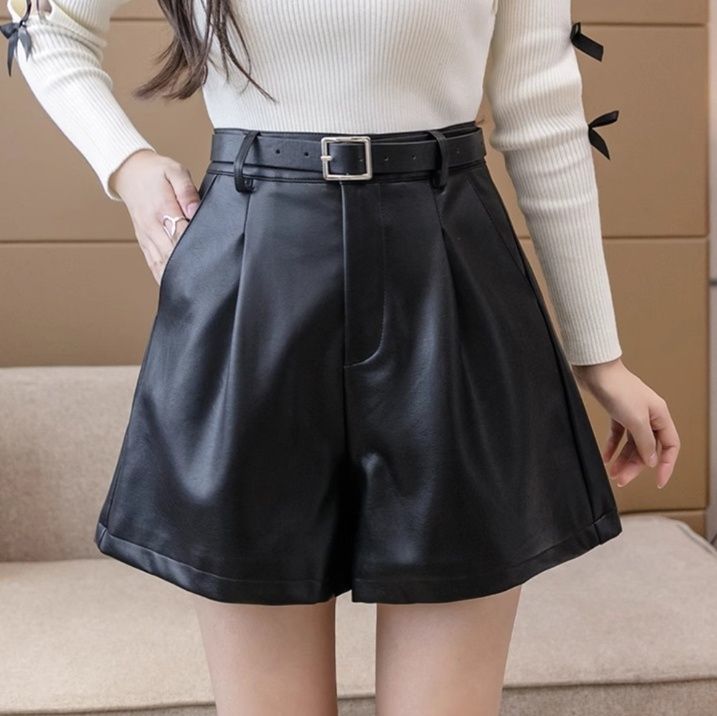 黒パンツ ウエストベルト付きフレアショート