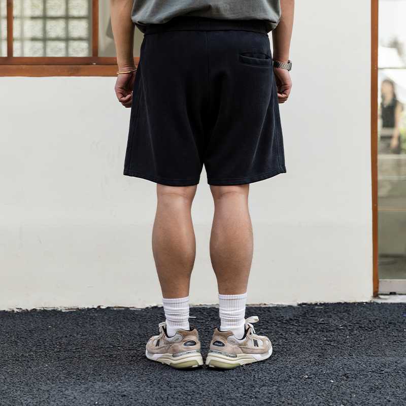 楽ちんなのにスタイリッシュに決まる！ニットショートパンツ黒で叶える快適おしゃれスタイル5選