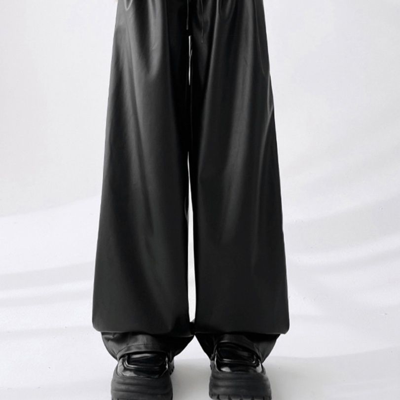 合皮ワイド黒パンツ ハイウエスト ゆったり