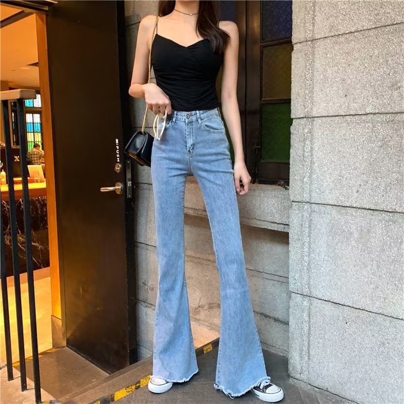 黒パンツ 優美なシルエットフレアパンツ