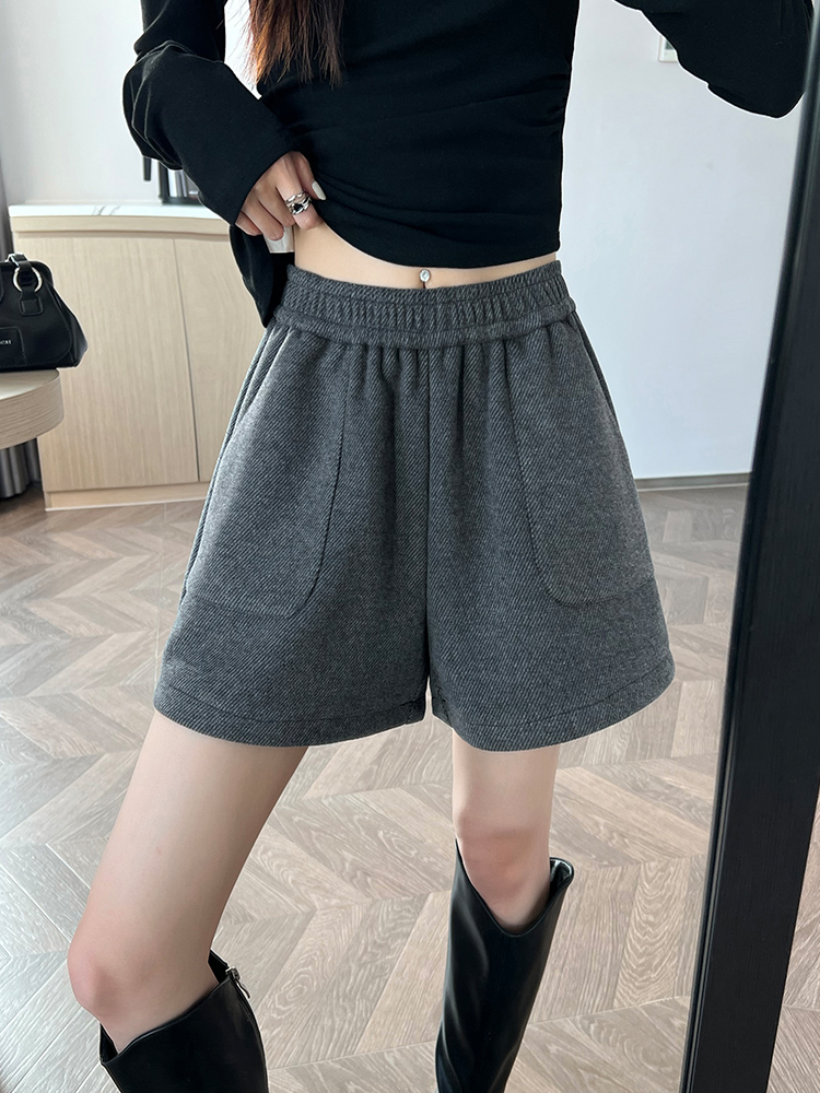 黒パンツ コーデュロイふんわりショートパンツ