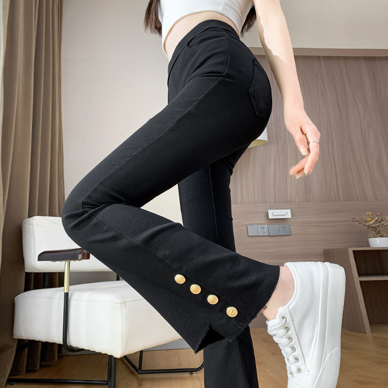 黒パンツ 裾ボタン装飾フレアパンツ
