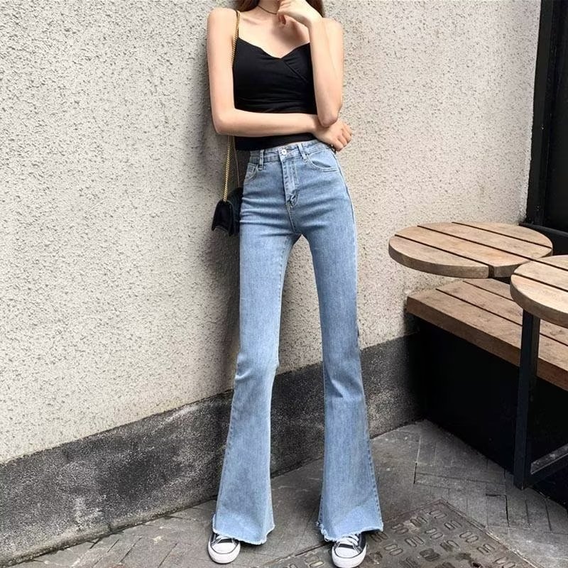 黒パンツ 優美なシルエットフレアパンツ