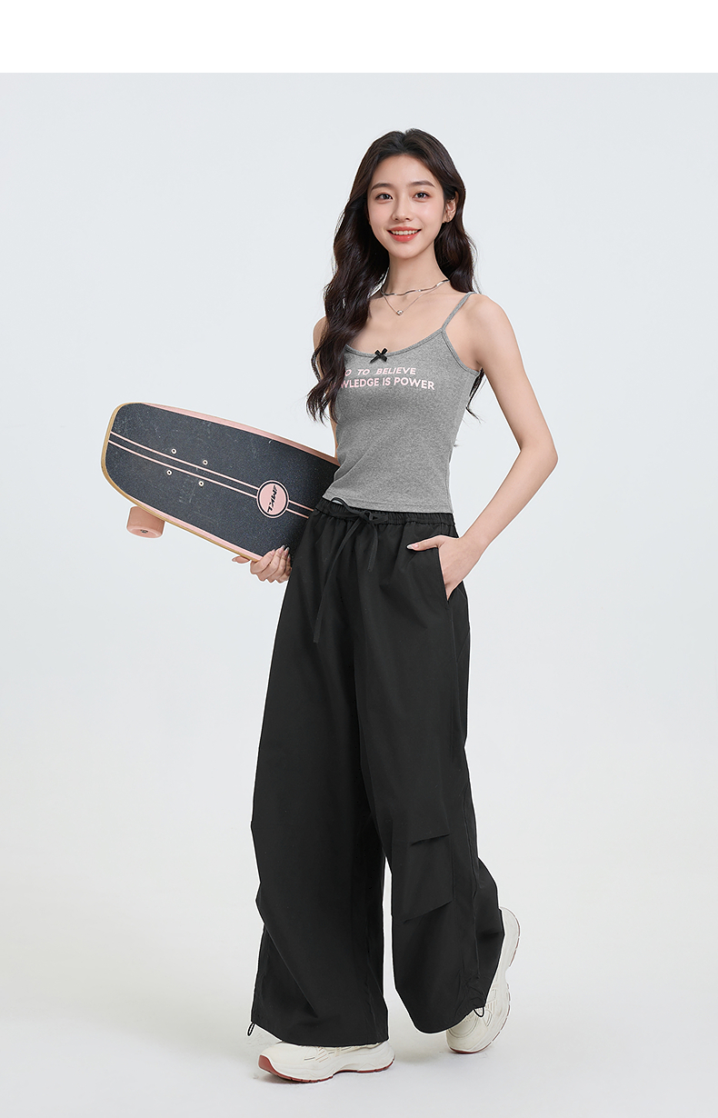 黒パンツ ゆったりワイドシルエットカーゴパンツ