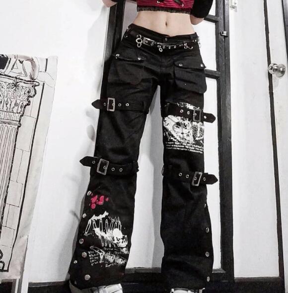暗黒系パンク風黒パンツ ベルト装飾デニム
