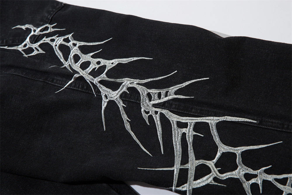 黒パンツ 刺繍入り黒デニムパンツ 男女兼用 ワイドフレア