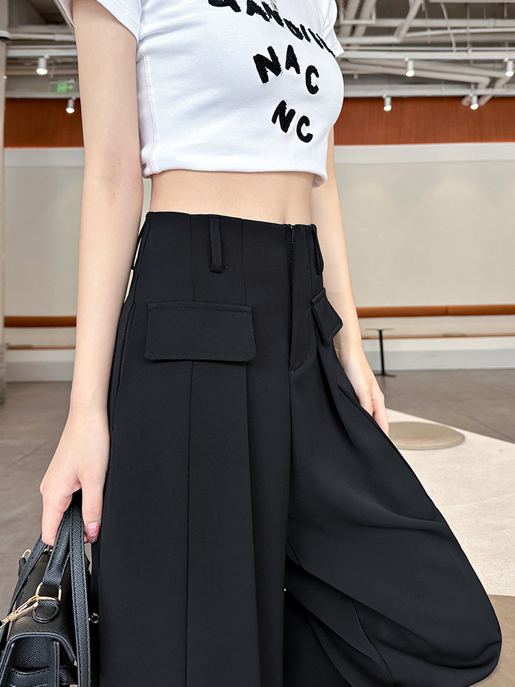 黒パンツ ワイドシルエット ポケット付き黒パンツ