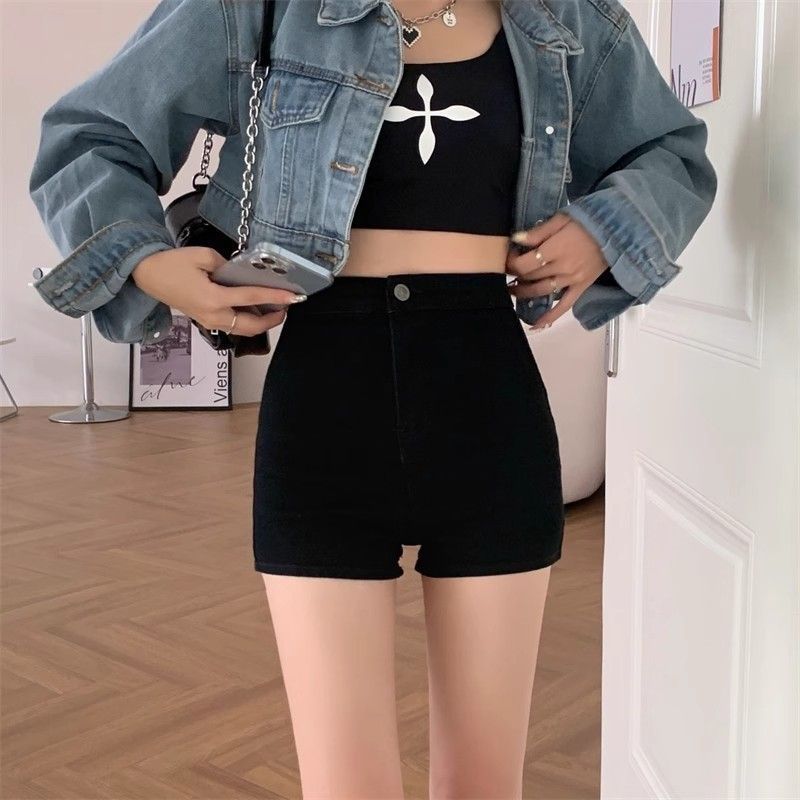 黒パンツ すっきりシルエット美脚ショート
