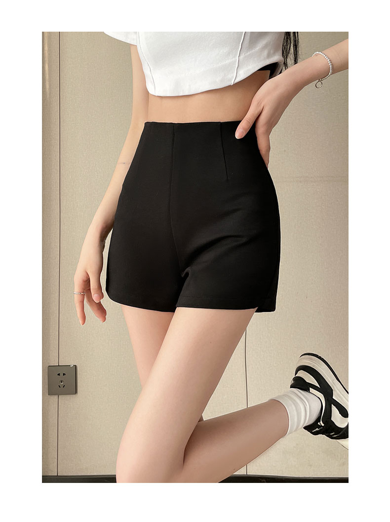 黒パンツ すっきりシルエット美脚ショート