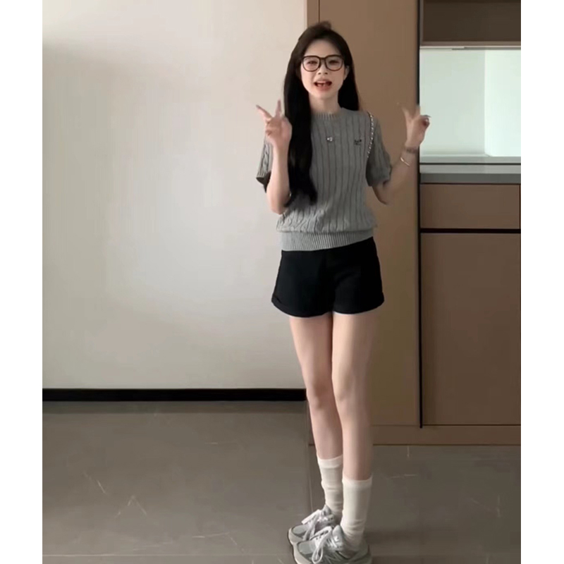 女性の魅力を引き立てる！おすすめ黒パンツ5選