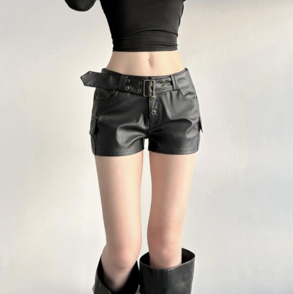 黒パンツ 秋冬黒レザーショートパンツ ベルト付き
