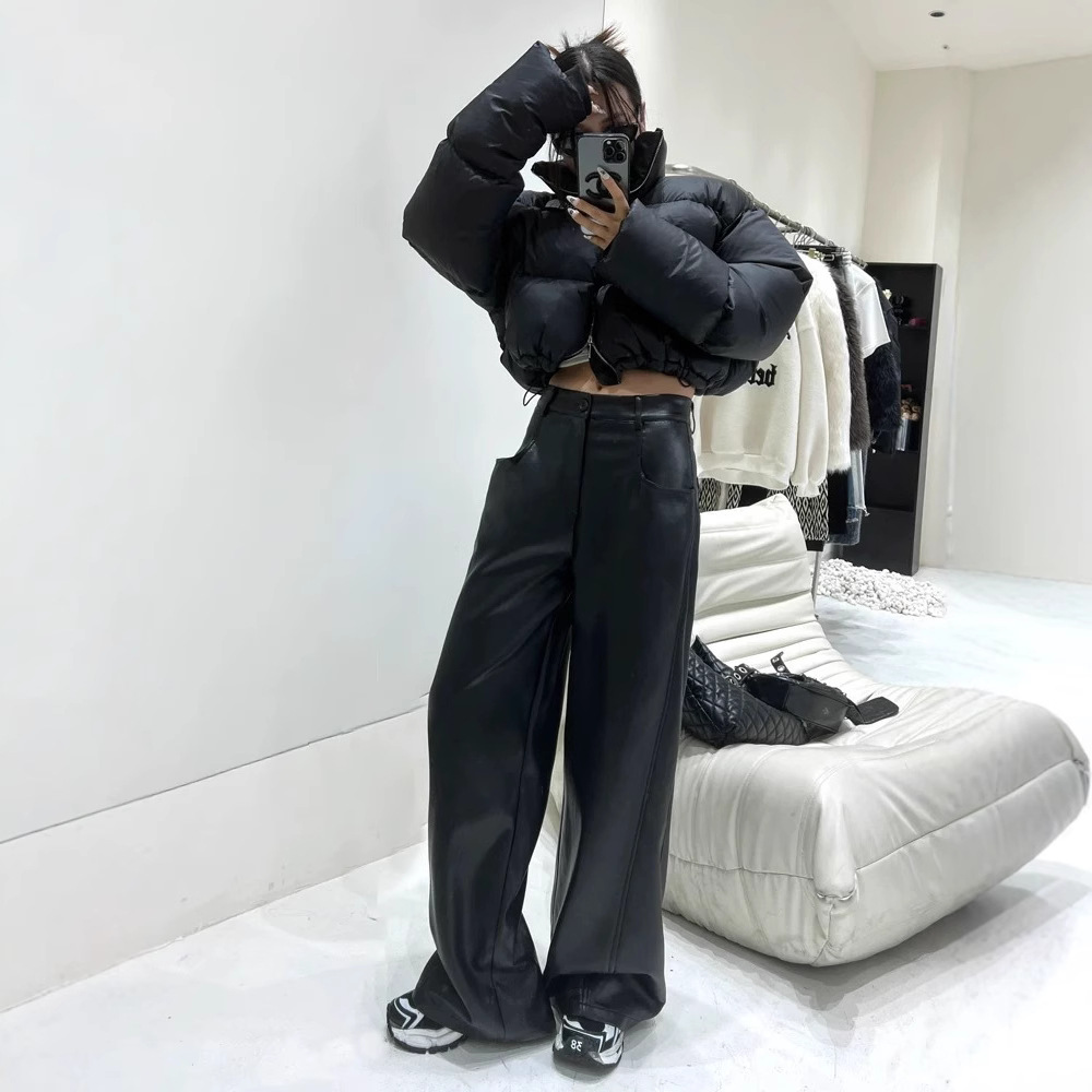 黒パンツ 光沢合皮フレアワイドパンツ
