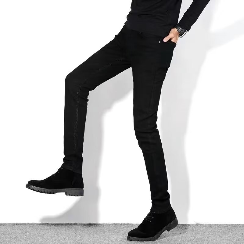 黒パンツ スタイリッシュ細身パンツ