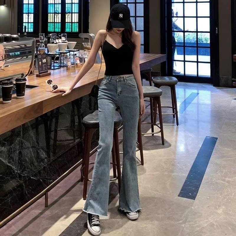 黒パンツ 優美なシルエットフレアパンツ