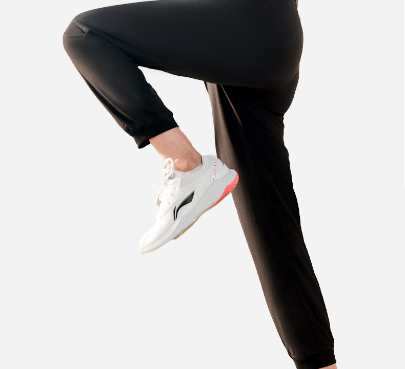 黒パンツ ストレッチ楽動スラックス