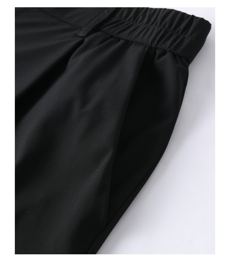 黒パンツ 上質シルエット タックスラックス
