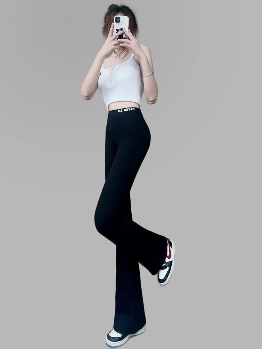 黒パンツ 美脚ストレッチフレアパンツ