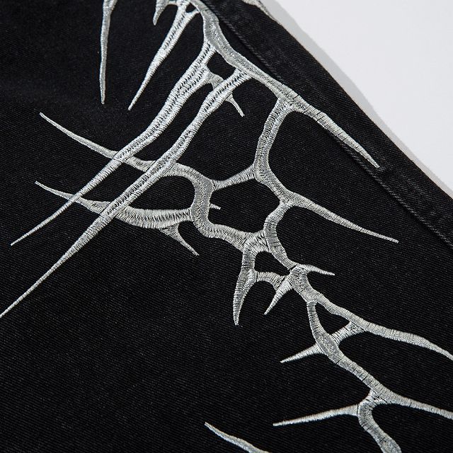 黒パンツ 刺繍入り黒デニムパンツ 男女兼用 ワイドフレア