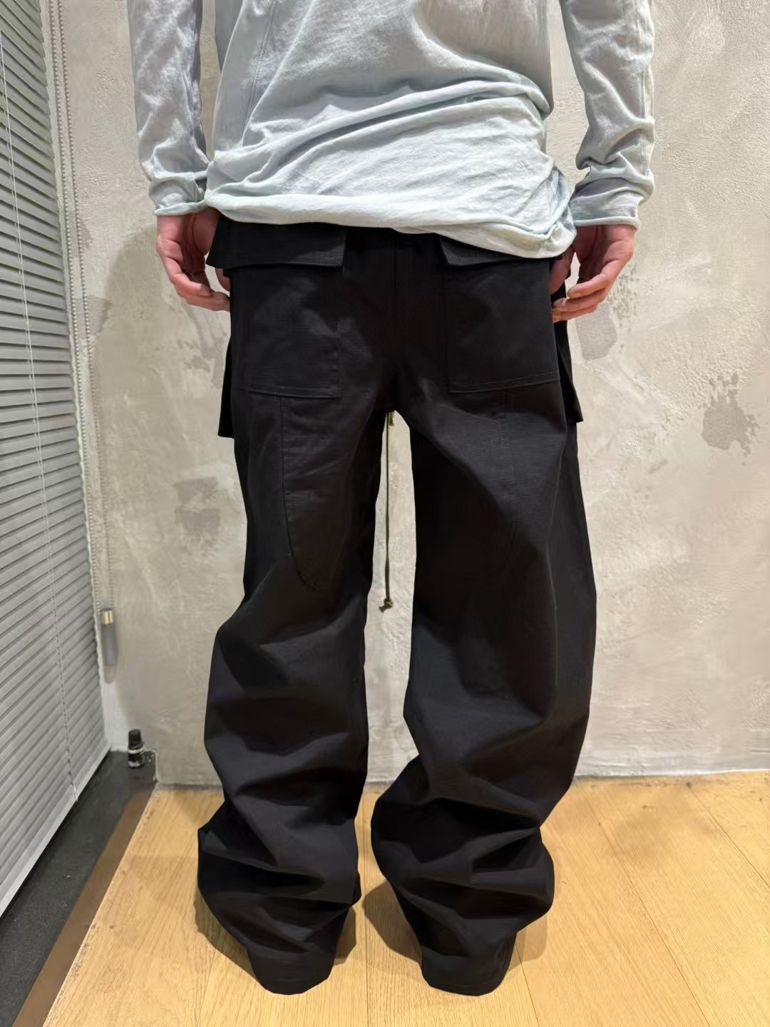 黒パンツ 男女兼用多機能ポケット付黒ワイドパンツ春秋新作