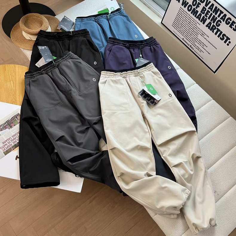 黒パンツ ゆったりシルエット リラックスチノパン