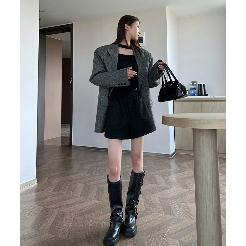 黒パンツ コーデュロイふんわりショートパンツ