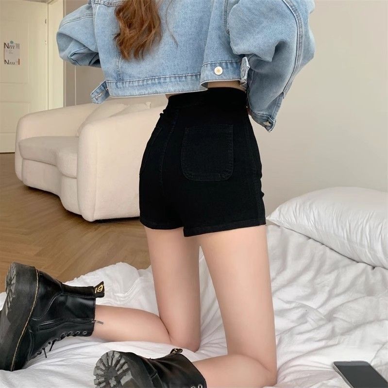 黒パンツ すっきりシルエット美脚ショート