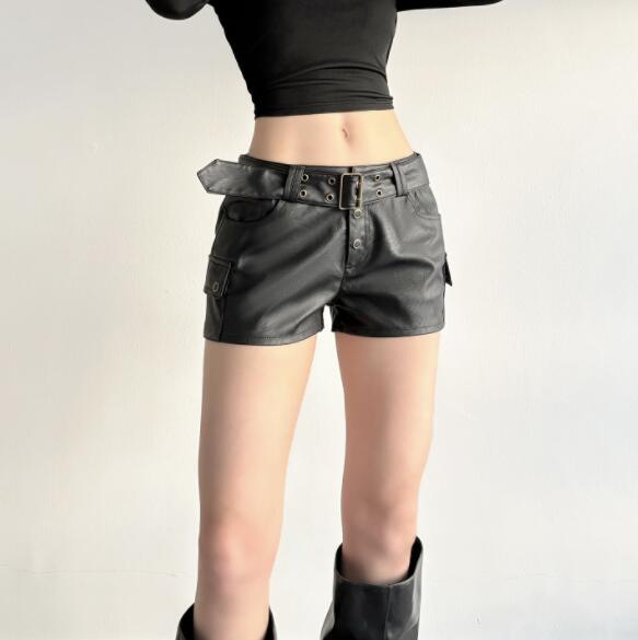 黒パンツ 秋冬黒レザーショートパンツ ベルト付き