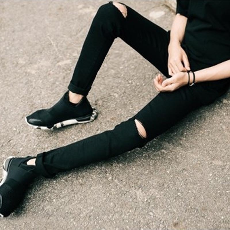 黒パンツ スリットスキニーデニム