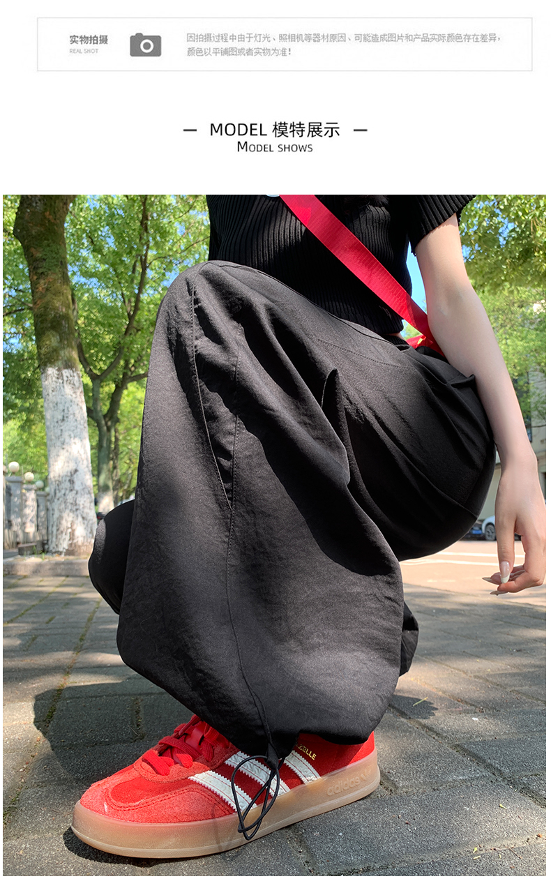 黒パンツ ゆったりシルエットワイドカーゴパンツ