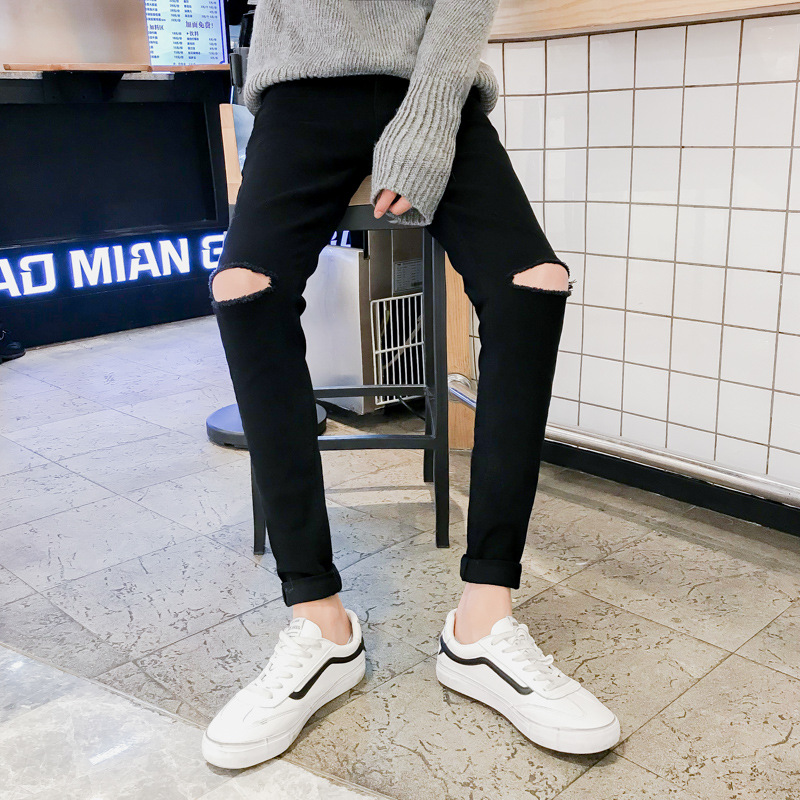 黒パンツ スリム膝ダメージデニム