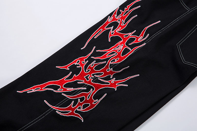 黒パンツ 炎刺繍入り黒デニムワイドパンツ男女兼用