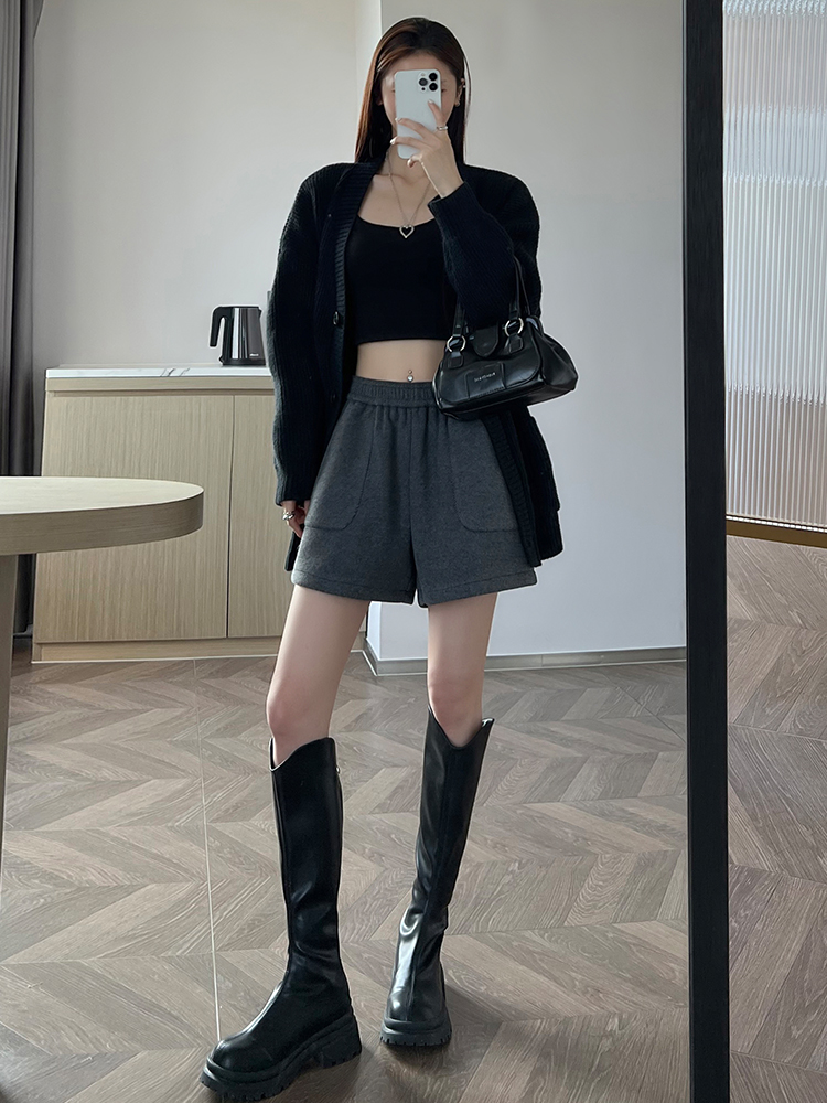 黒パンツ コーデュロイふんわりショートパンツ