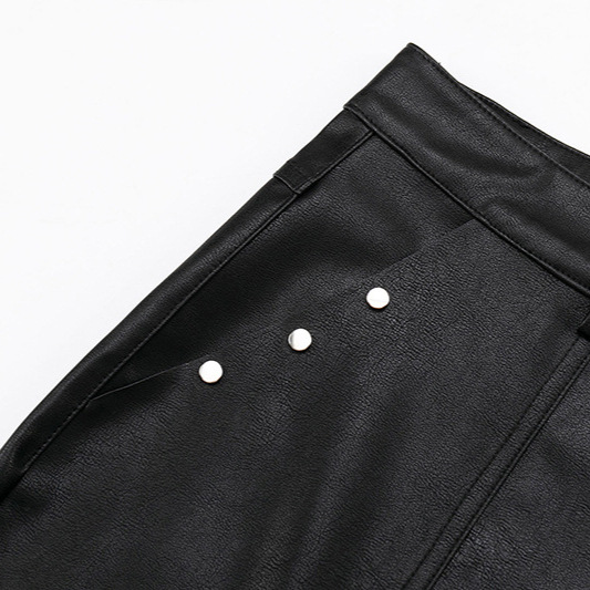 黒パンツ レザー風ショートパンツ スタッズ付き男女兼用