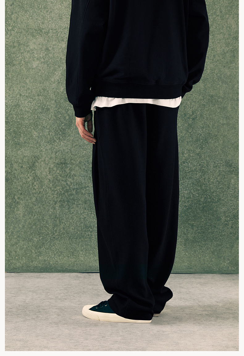 黒パンツ ゆったりラグジュアリー リラックスパンツ