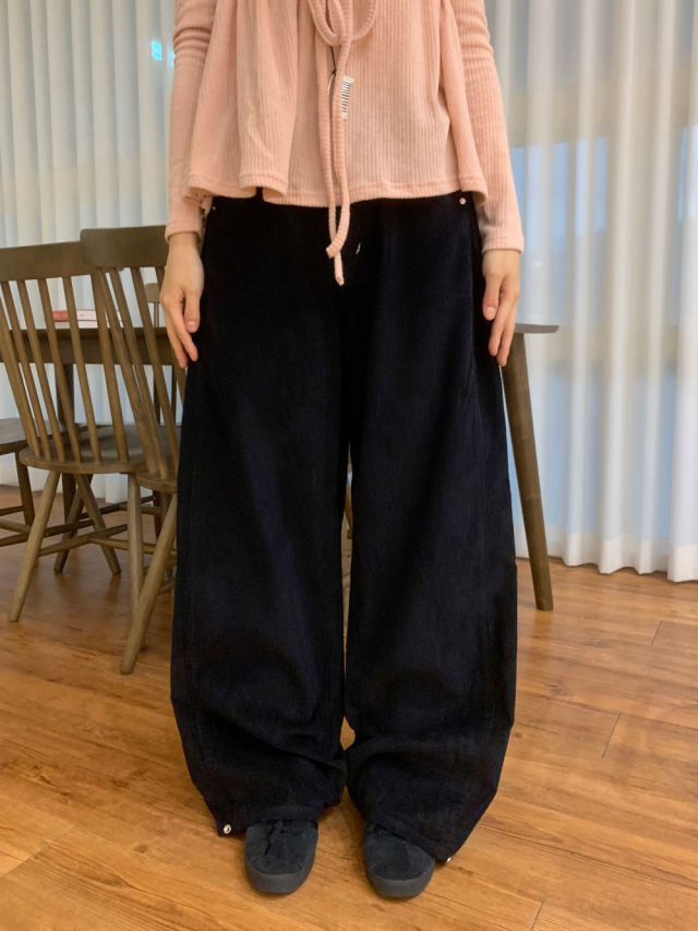 黒パンツ 秋冬新作黒デニムパンツワイドシルエット個性的ステッチ