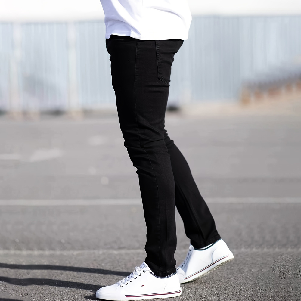 黒パンツ すっきりシルエット細身デニム