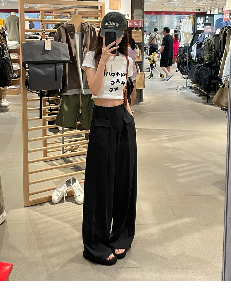 黒パンツ ワイドシルエット ポケット付き黒パンツ