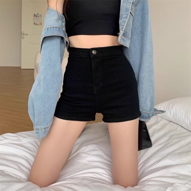 黒パンツ すっきりシルエット美脚ショート