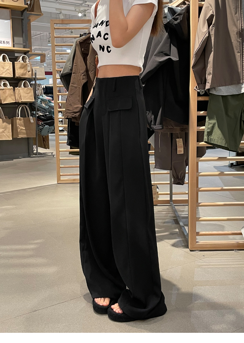黒パンツ ワイドシルエット ポケット付き黒パンツ