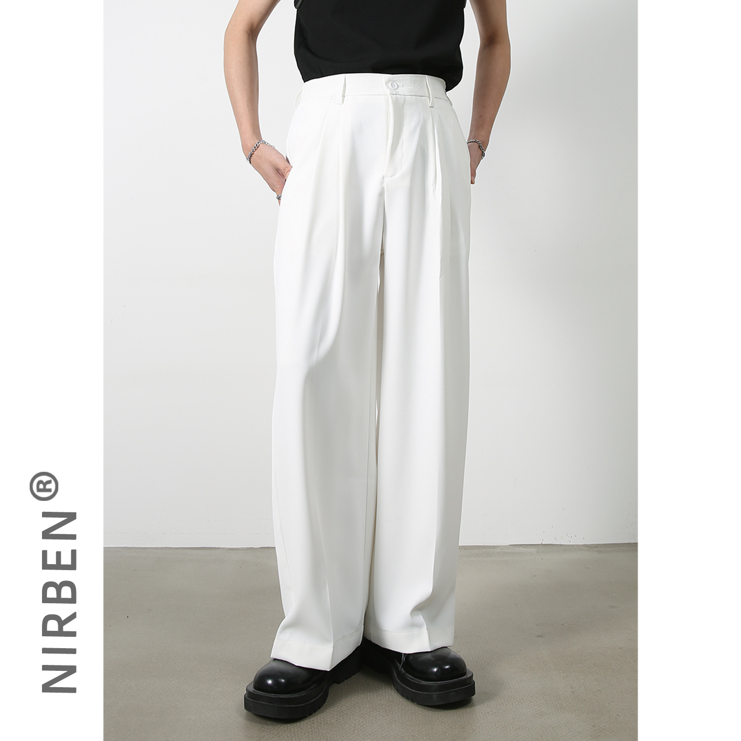 黒パンツ なめらかドレープワイドパンツ