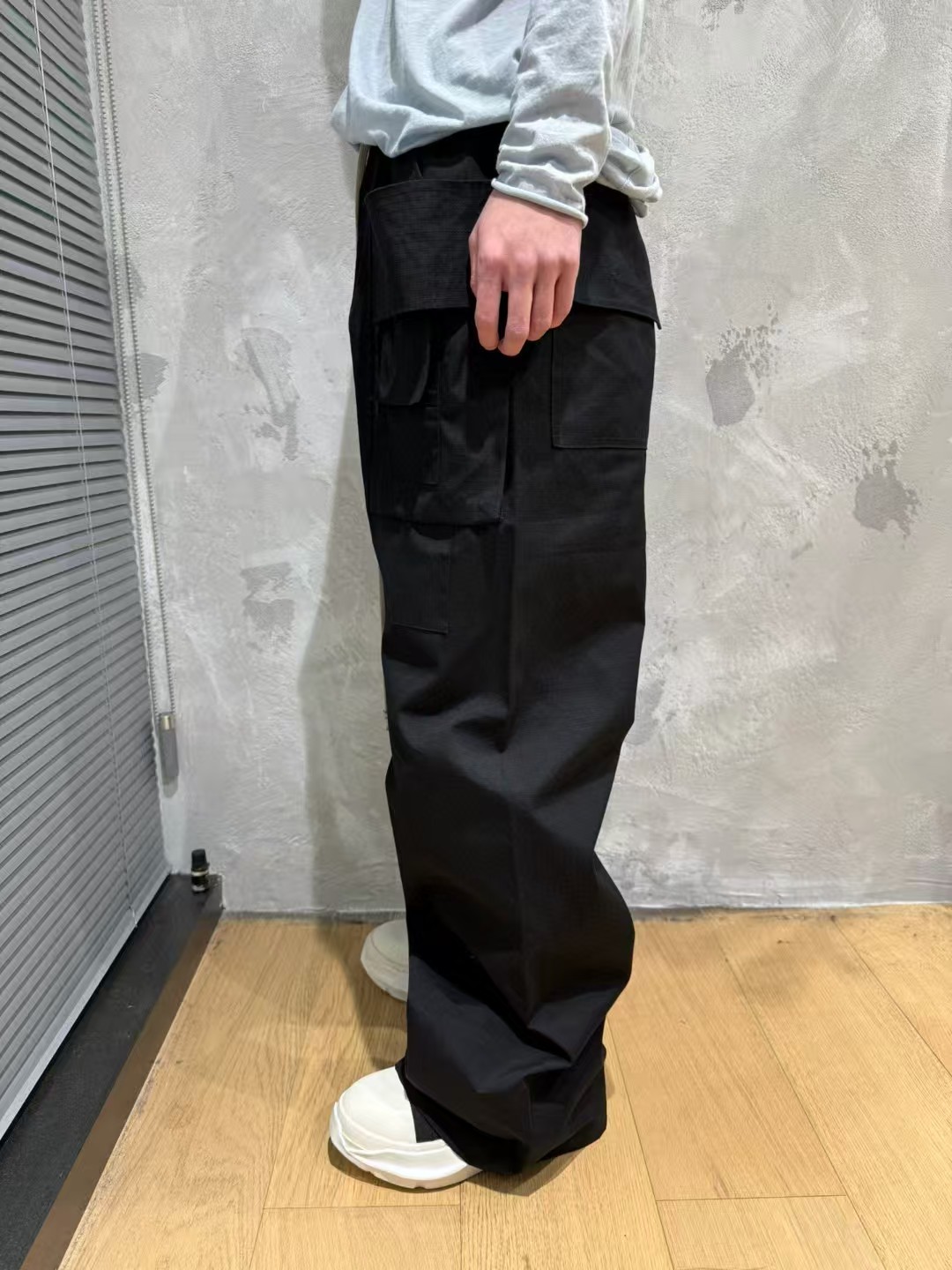 黒パンツ 男女兼用多機能ポケット付黒ワイドパンツ春秋新作