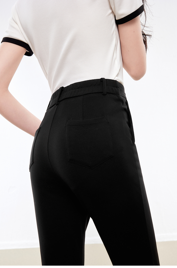 黒パンツ 裾スリット入りフレアパンツ