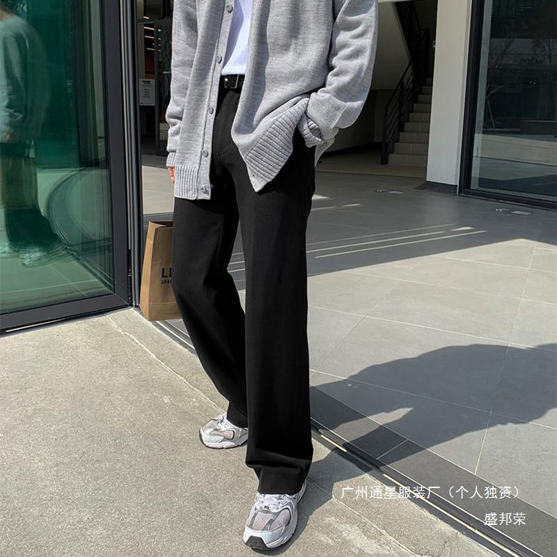 黒パンツ ストレートシルエット リラックススラックス