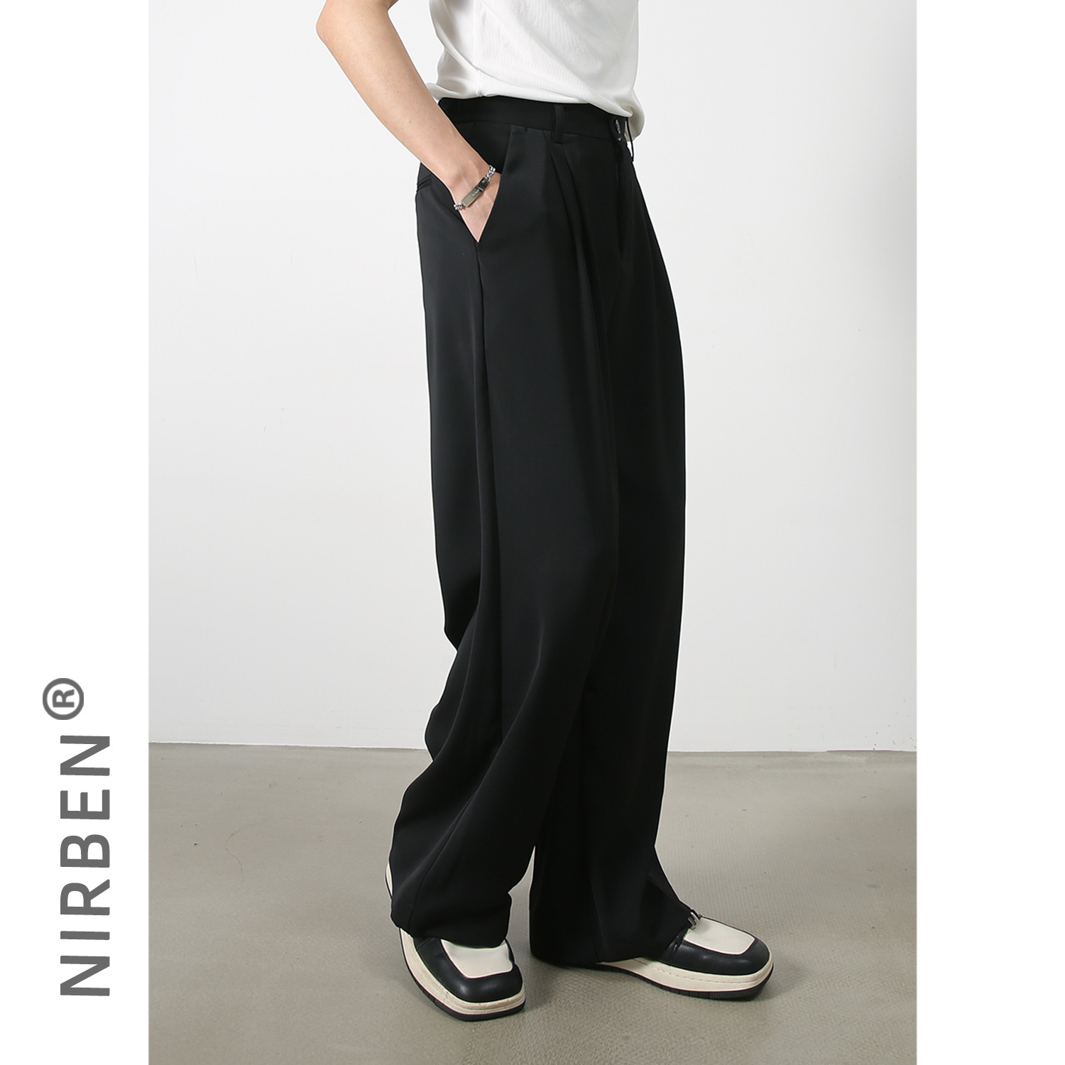 黒パンツ なめらかドレープワイドパンツ