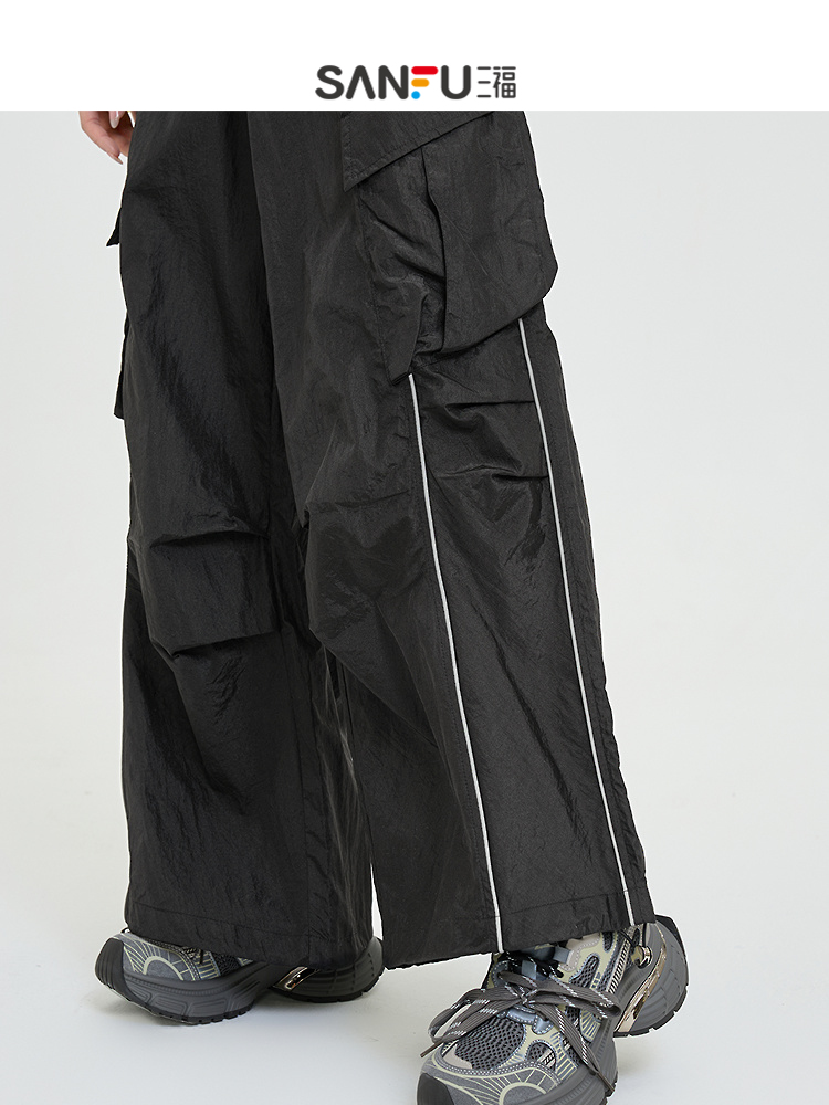 黒パンツ ワイドシルエット機能性カーゴパンツ
